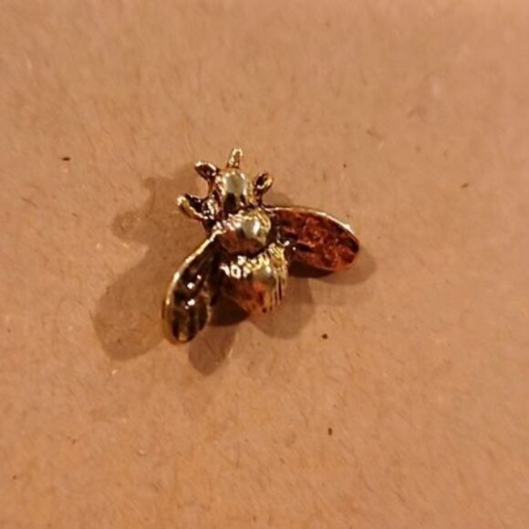 Unbranded Jewelry - Tiny Gold Bumble Bee Lapel Pin 1/2 Inch